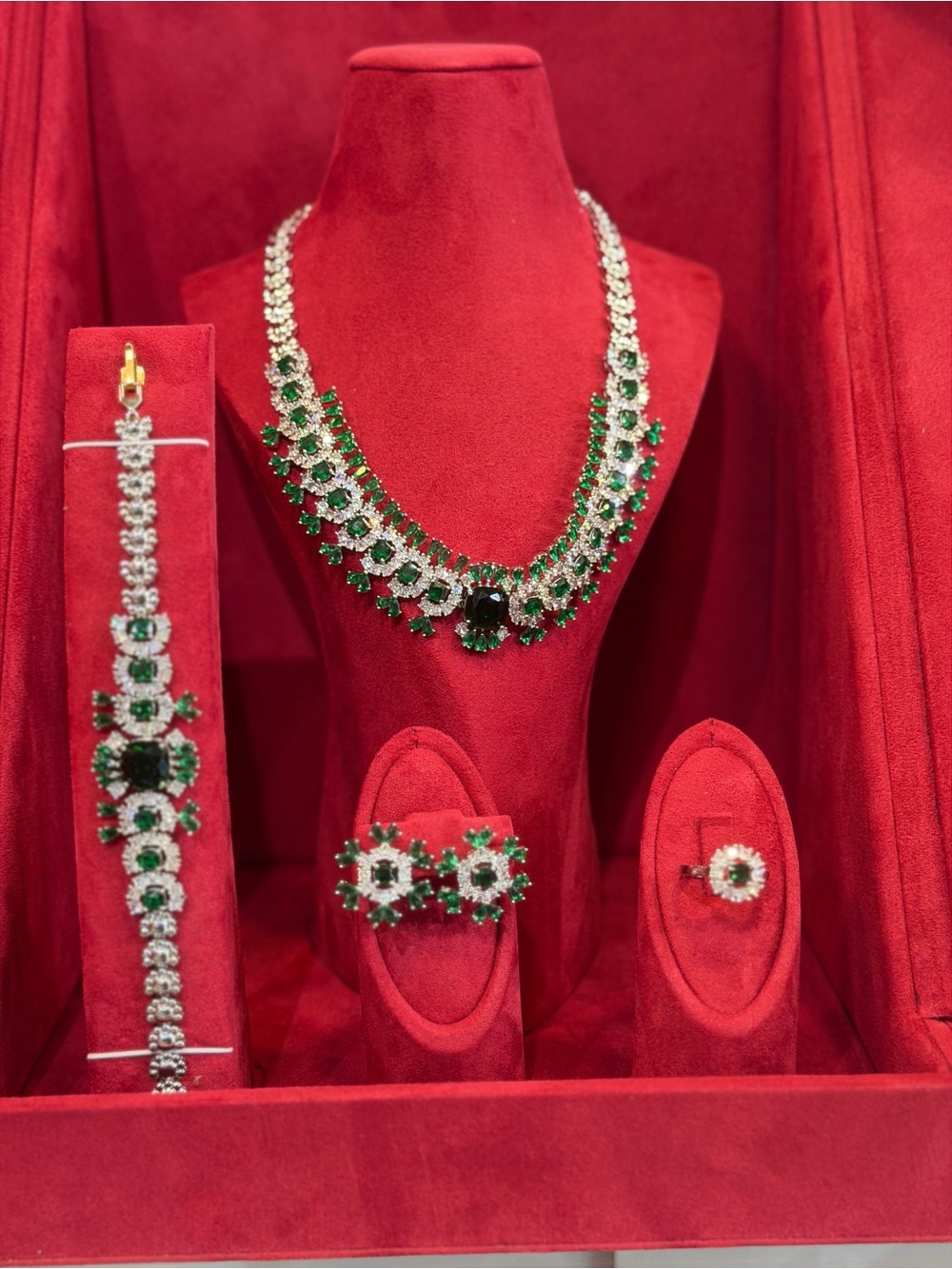 Fashion Jewelry Emerald Green and White Floral Necklace Set